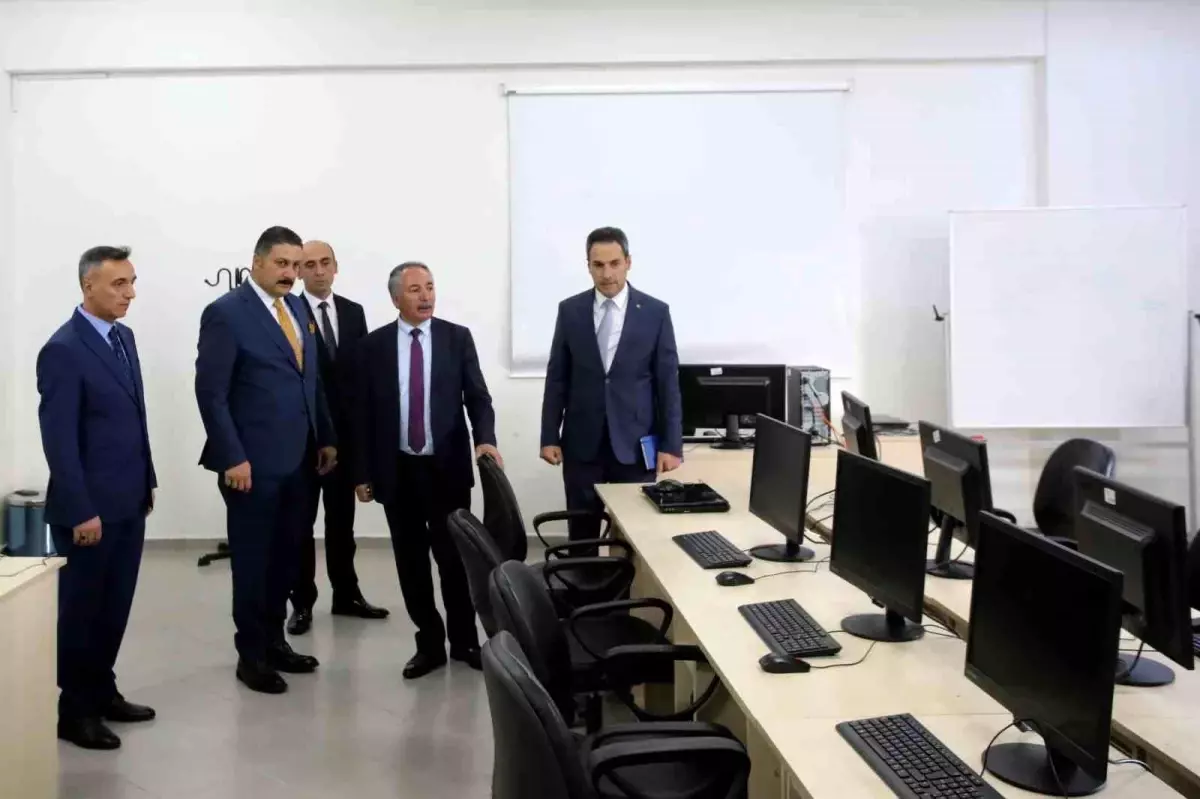 AİÇÜ’de Yeni Bilgisayar Laboratuvarı Açıldı