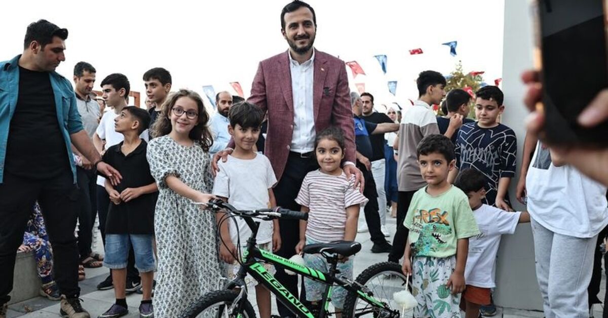 Bağcılar’daki yarışmalarda başarılı olan 320 öğrenciye bisiklet verildi