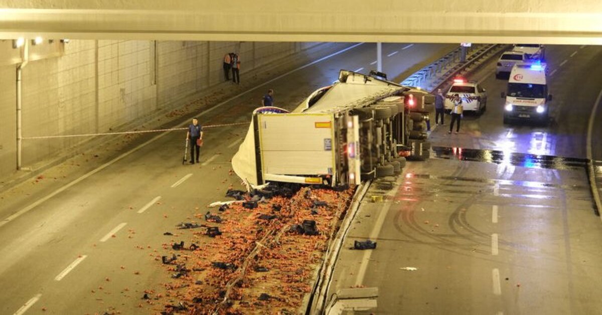 Konya’da devrilen TIR’ın sürücüsü öldü