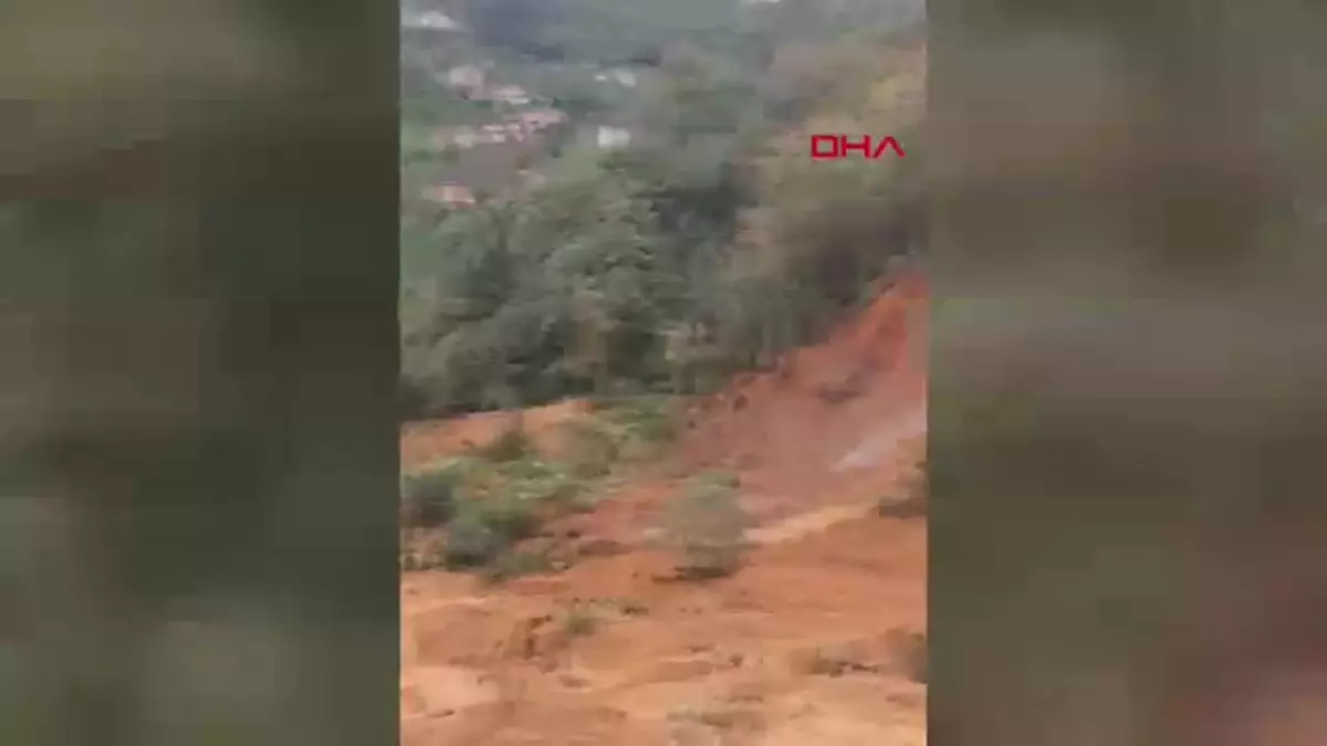 Çayeli’nde Heyelan: İki Boş Ev Toprağa Gömüldü