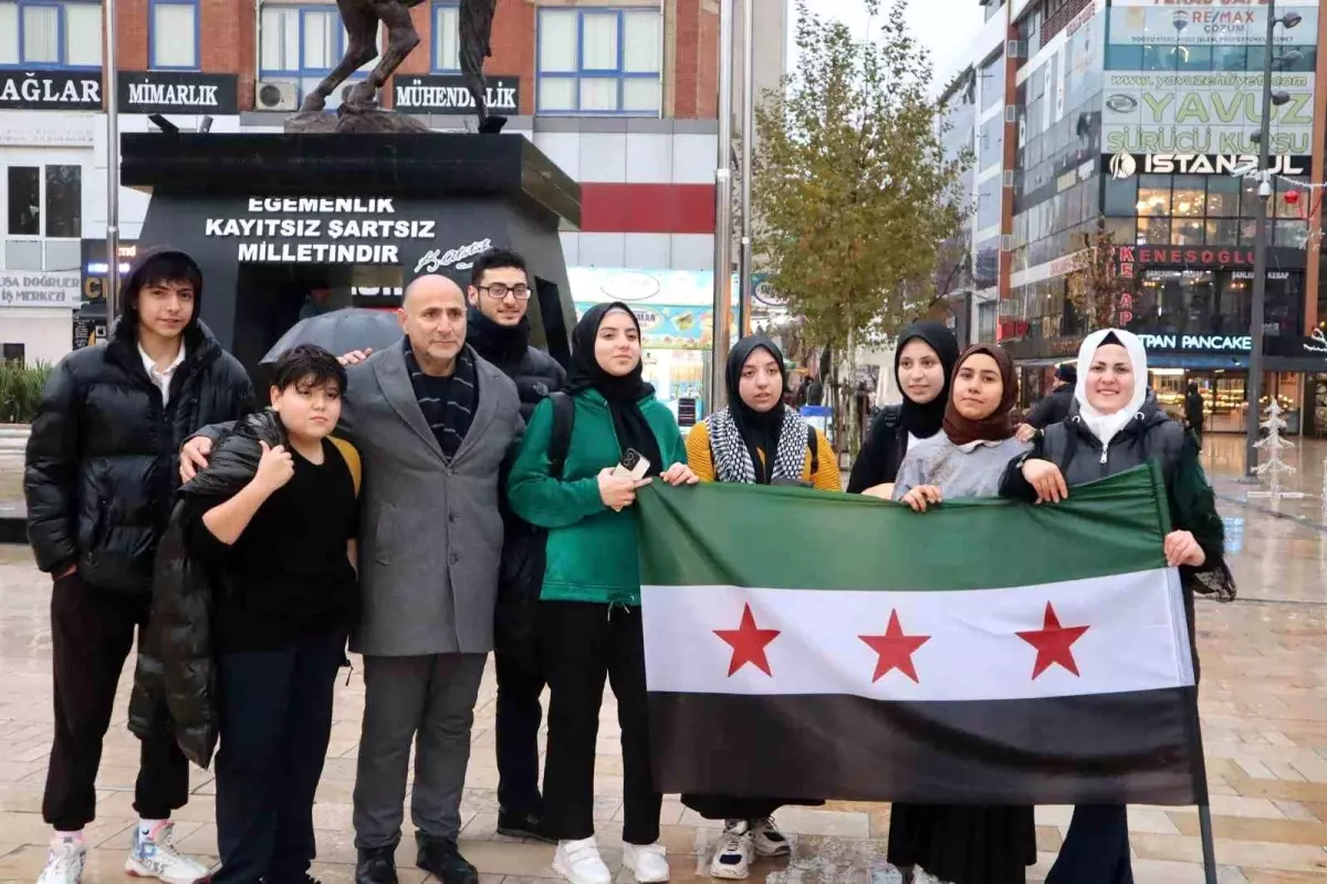 Çerkezköy’de Suriyeliler, Baas Rejiminin Devrilmesini Kutladı