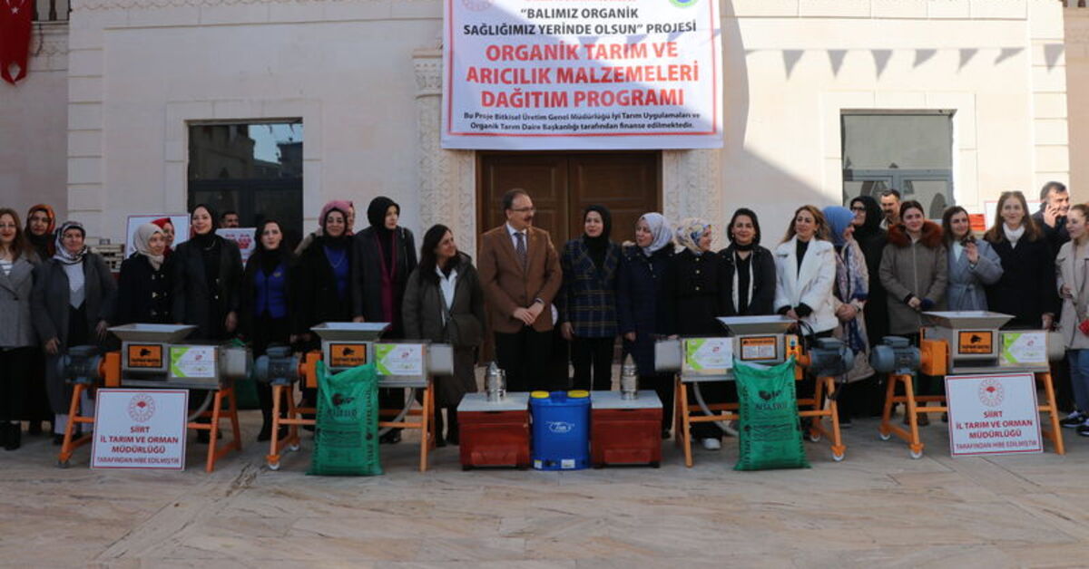 Siirt’te 192 üreticiye üzüm sıkma makinesi ve arıcılık malzemesi dağıtıldı