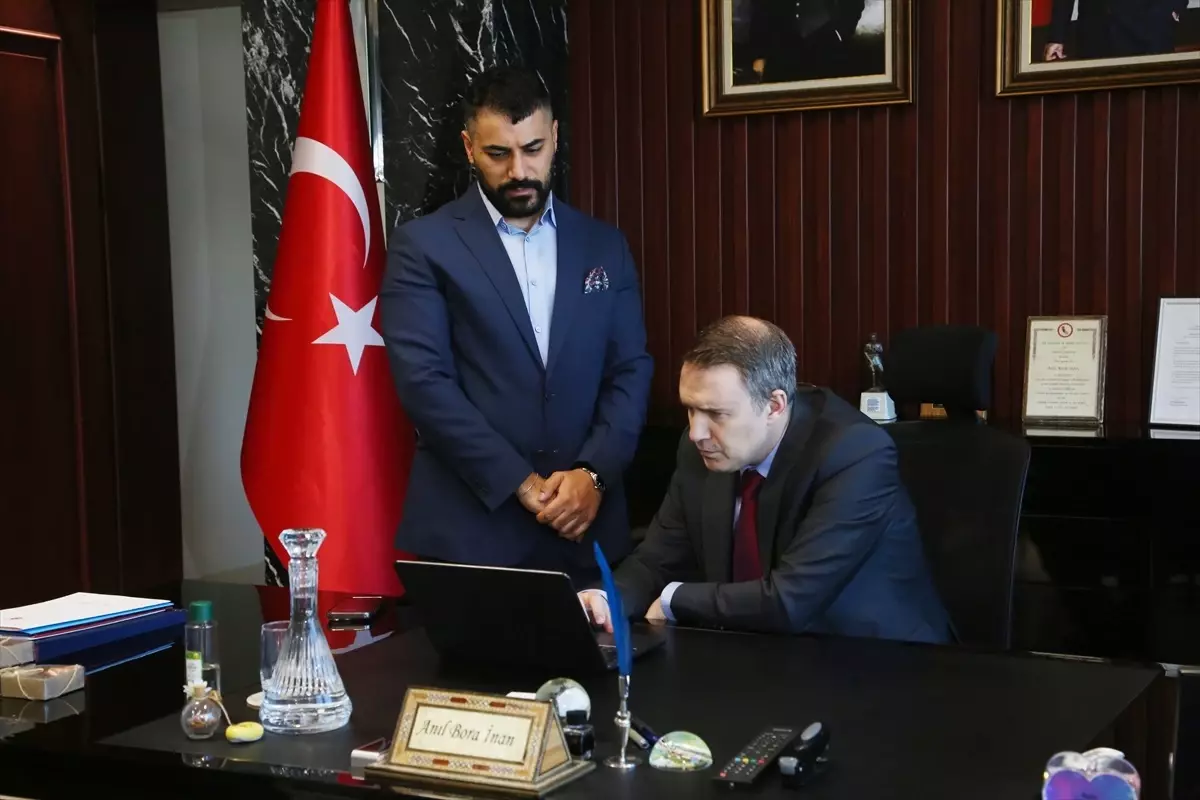 Büyükelçi İnan, ‘Yılın Kareleri’ Oylamasına Katıldı