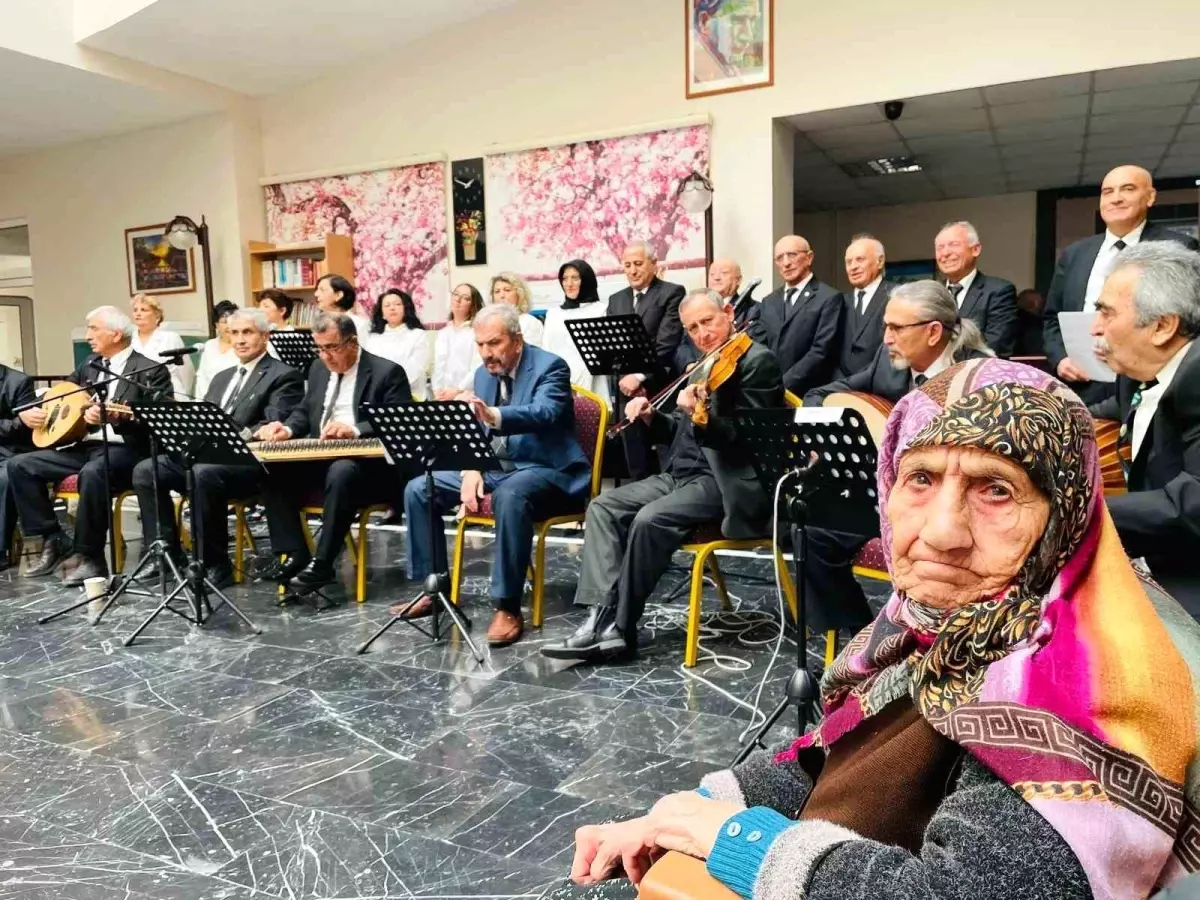 Kayseri’de Huzurevi Sakinlerine Nostaljik Konser