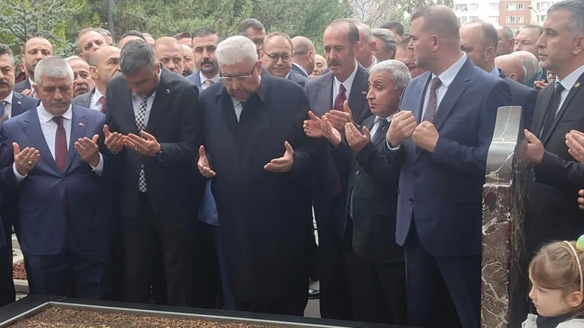 Alparslan Türkeş vefatının 28. yılında kabri başında anıldı