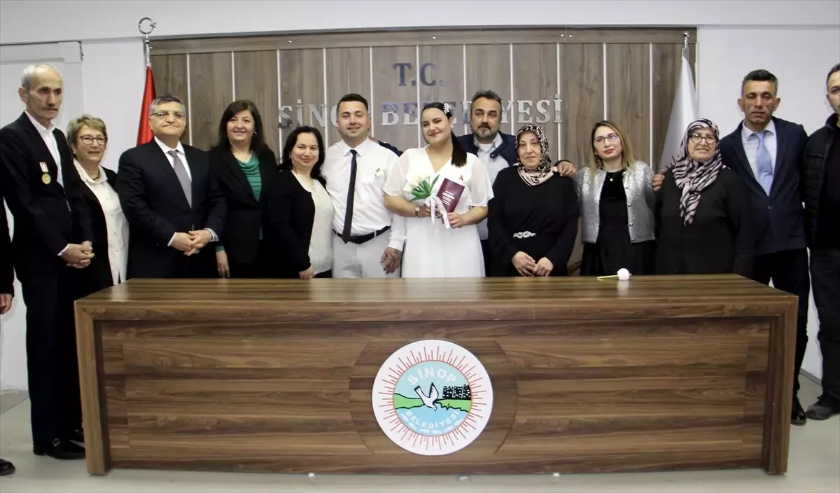 Sinop’ta genç çift “faizsiz kredi desteği”yle dünyaevine girdi